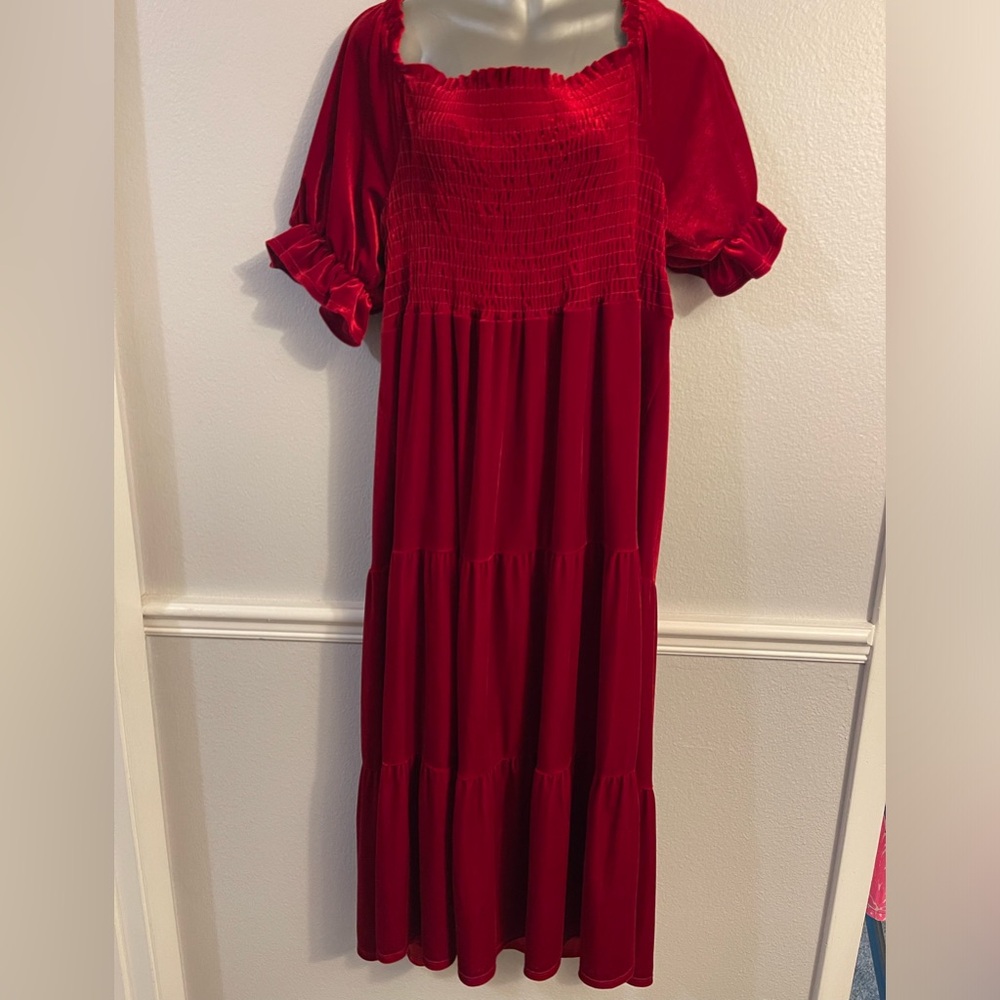 LIKE NEW, Beautiful Red Dress - Perfect for the holidays!